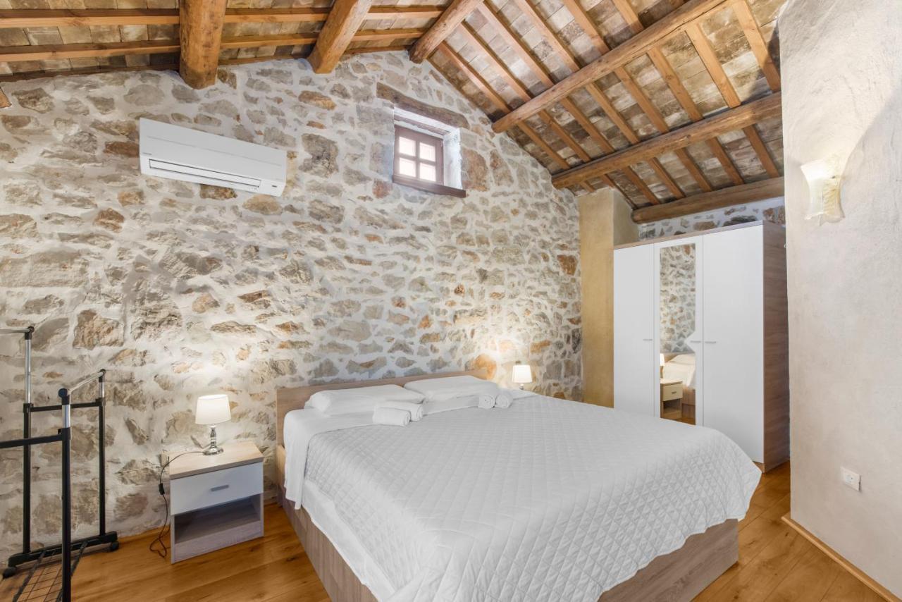 Villa Antonci-18, Pool, 3 Houses, Jacuzzi, Private Territory Antonci  Exterior photo