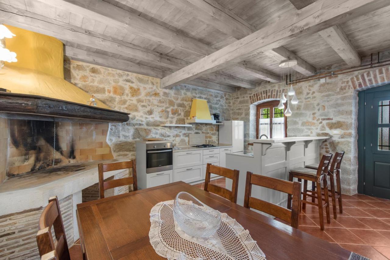 Villa Antonci-18, Pool, 3 Houses, Jacuzzi, Private Territory Antonci  Exterior photo